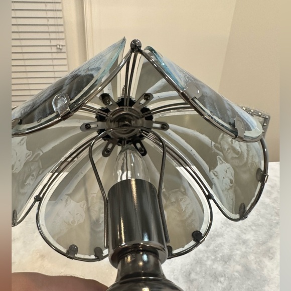 ORE International K320 Glass Wolf Scene Touch Lamp, Satin Nickel - Picture 4 of 5